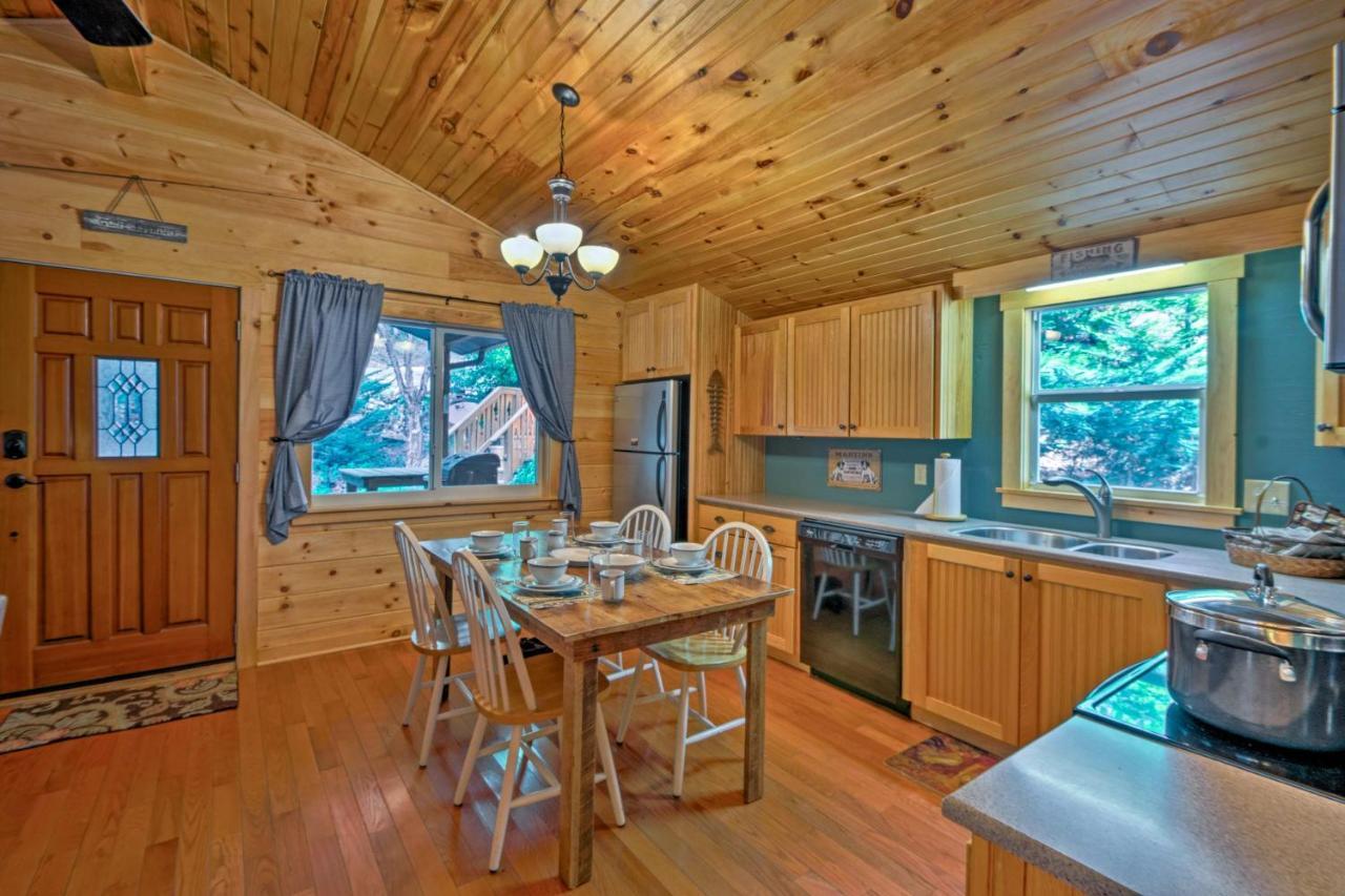 Bryson City Cabin With Fire Pit On Coopers Creek! Exterior photo